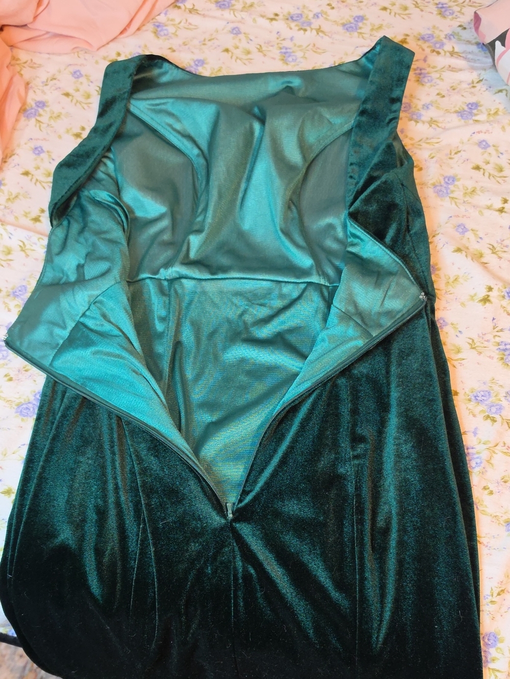 Classic Emerald Green Velvet Sheath Dress - Picture 7 of 8